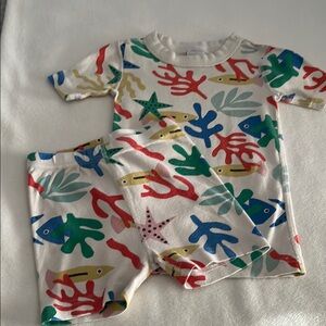 Hanna Andersson 2piece shorts pajamas. Size5(110)